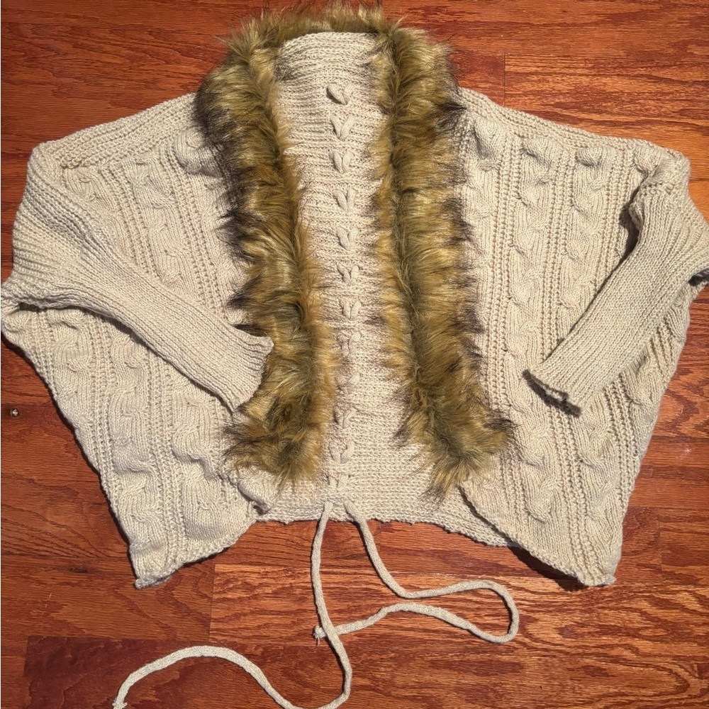 Cozy Beige Knit Sweater with Faux Fur Trim new - Picture 2 of 5